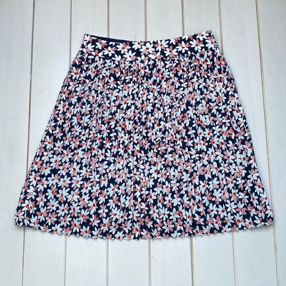 NWT Floral pleated mini skirt    - Picture 4 of 10